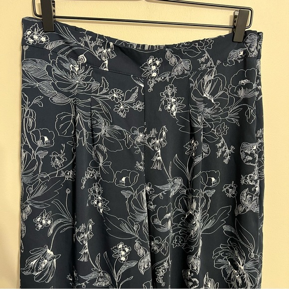 Liz Claiborne Navy Blue Floral Cropped Wide Leg Palazzo Pants size 10 - Picture 4 of 9